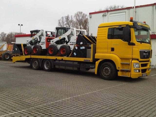 Фото перевозки мини экскаваторов на эвакуаторе